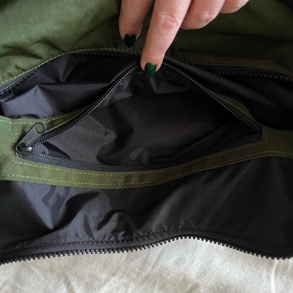 NWOT Baggu Large Nylon Crescent Bag - Bay Laurel - Picture 5 of 7